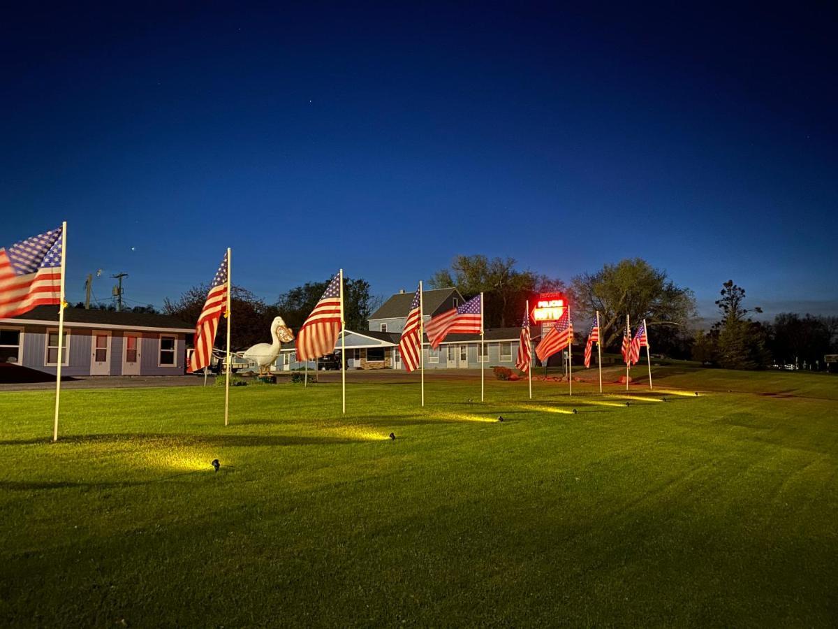 Pelican Motel Pelican Rapids Dış mekan fotoğraf
